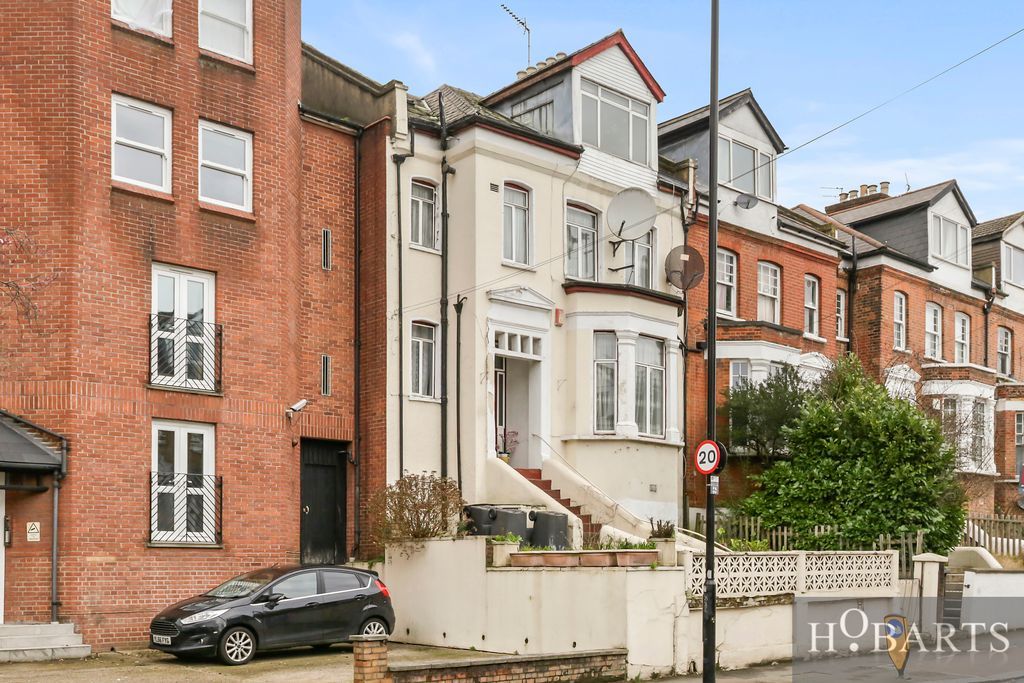 Property photo 1 of 18 5 Bedroom End Terrace For Sale