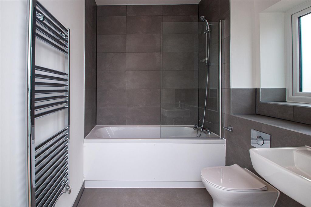 Property photo 3 of 14 16Rob_7.Jpg
