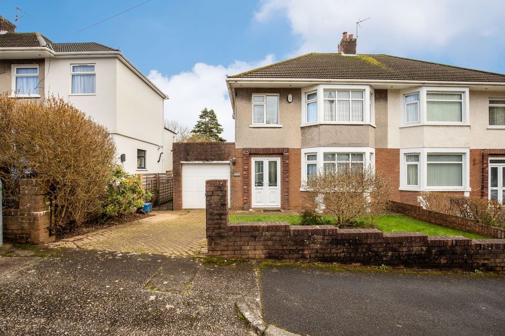 Property photo 1 of 32