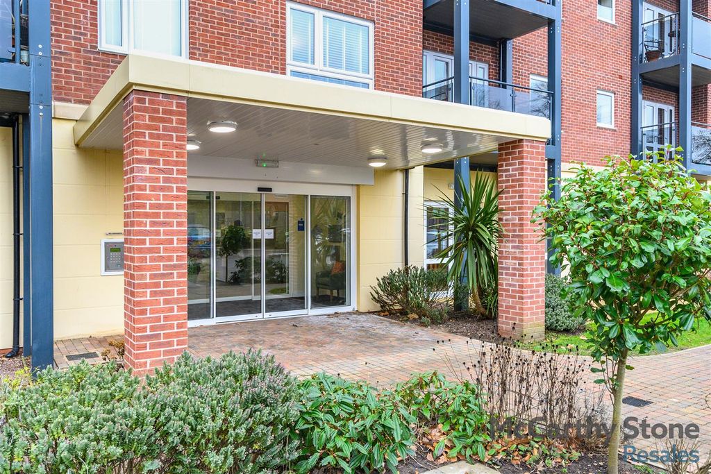 Property photo 1 of 37 8635986-Exterior06.Jpg