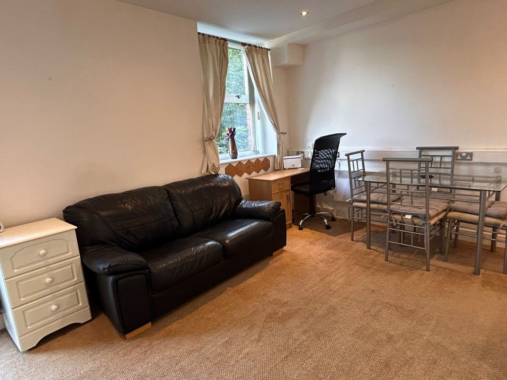 Property photo 2 of 4 225 Castle 3