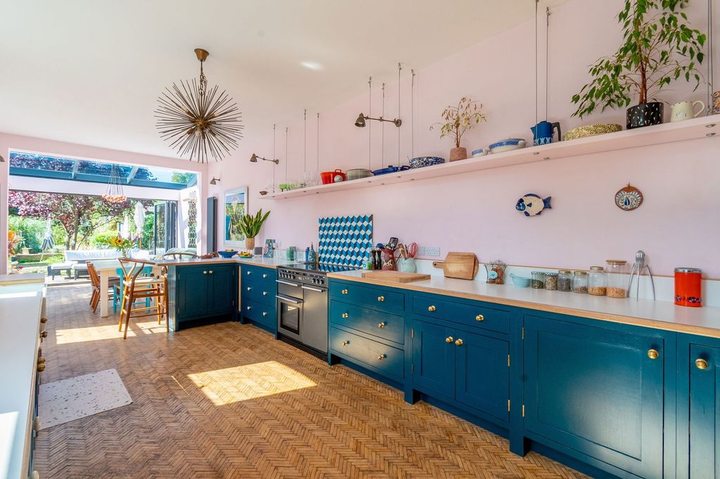 Property photo 3 of 34