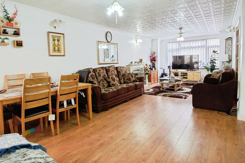 Property photo 2 of 17 Photo
