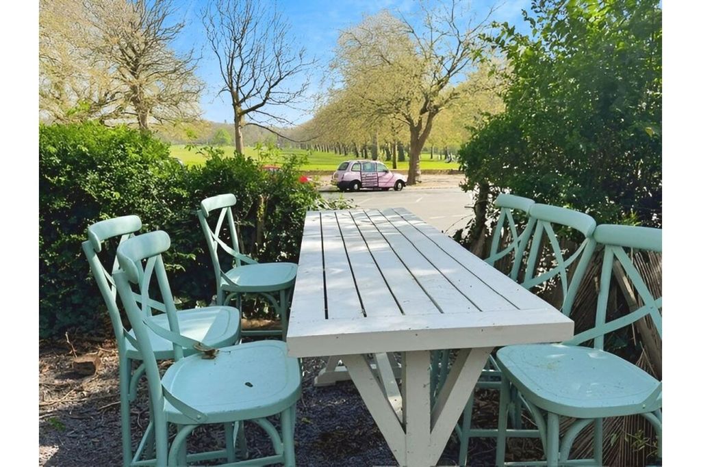 Property photo 3 of 16 Garden