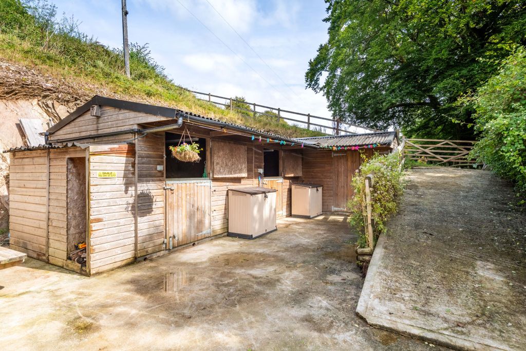 Property photo 3 of 28