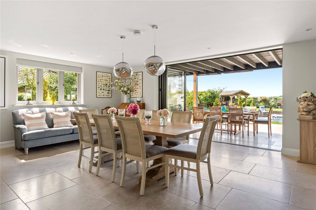 Property photo 3 of 44 Picture No. 11