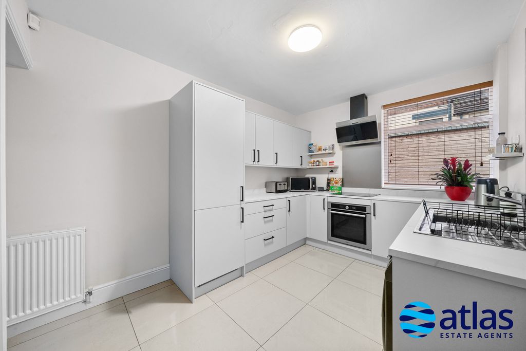Property photo 3 of 30 Kitchen