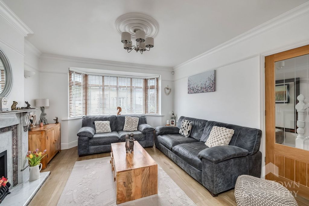 Property photo 2 of 23