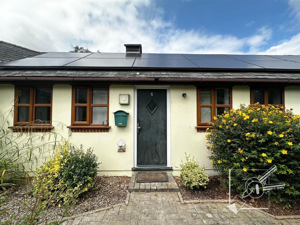 Property photo 1 of 11 External