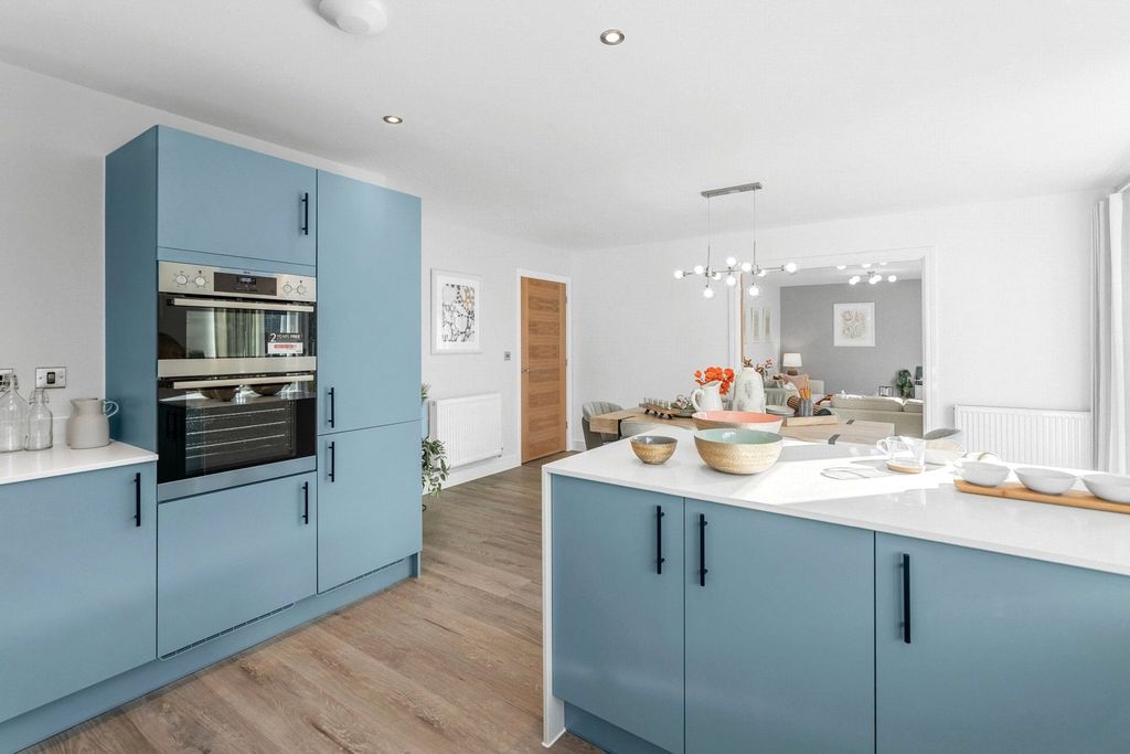 Property photo 2 of 17 Primrose Show Home