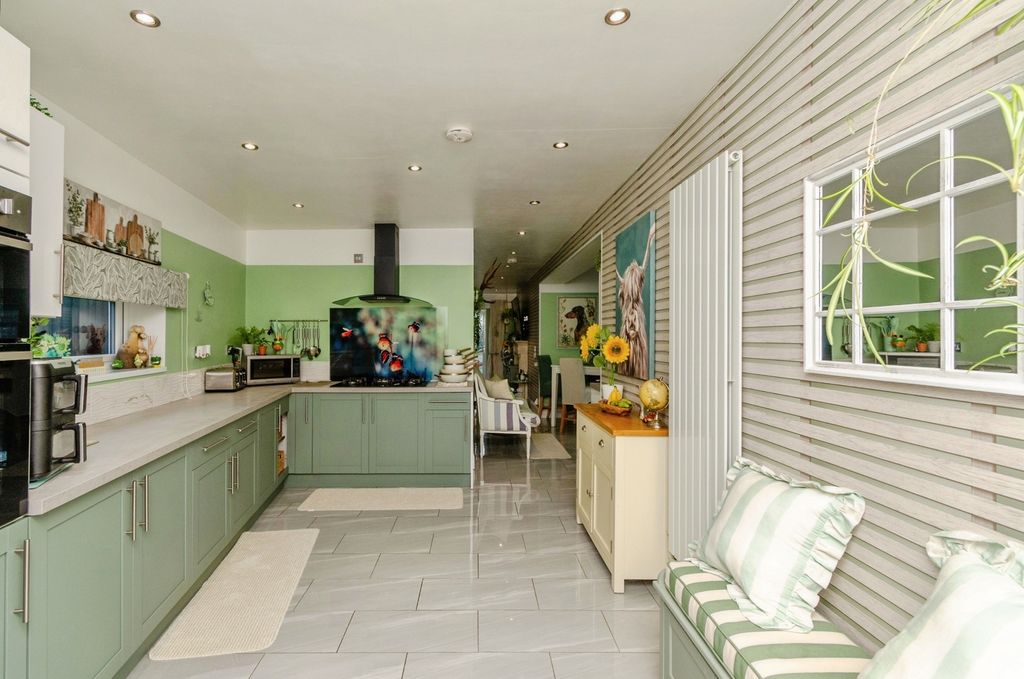 Property photo 3 of 25 Photo