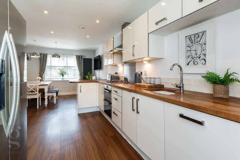 Property photo 3 of 31