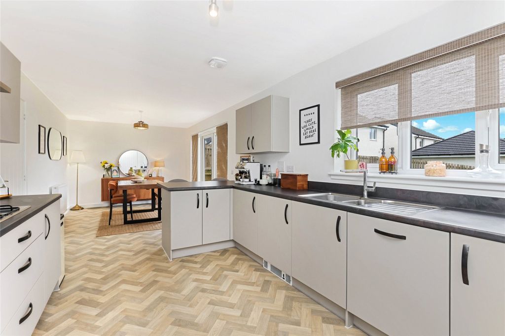 Property photo 3 of 19 Picture No. 04