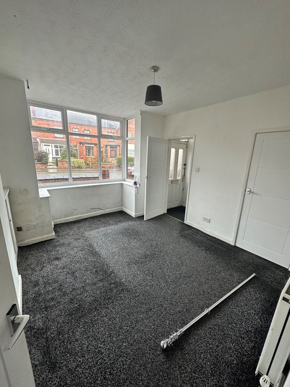 Property photo 3 of 7 Lounge