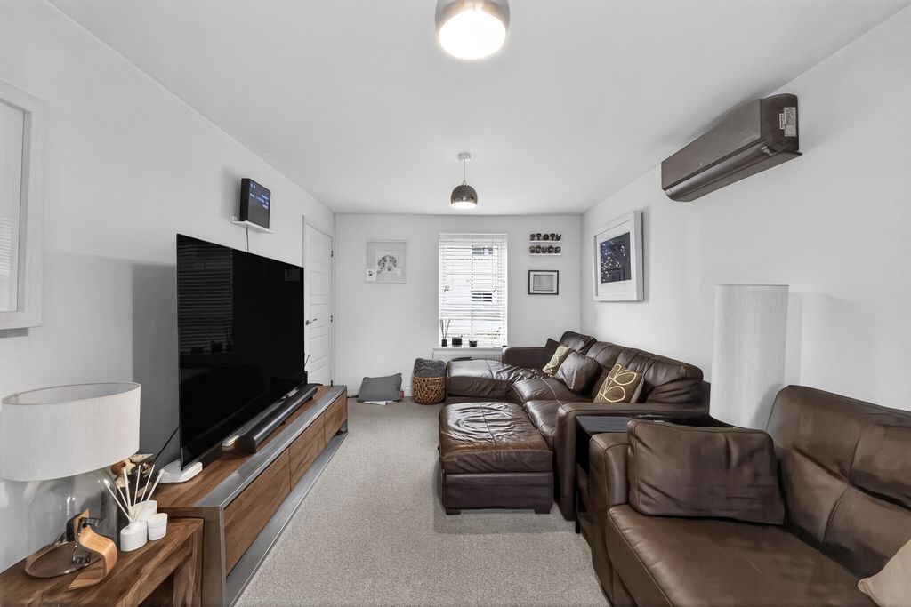 Property photo 3 of 25