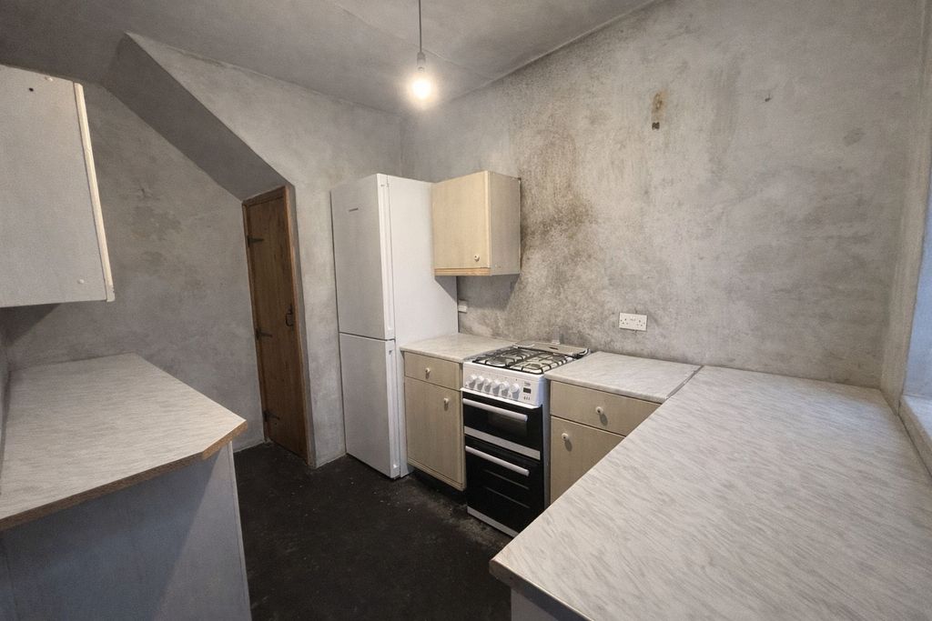 Property photo 2 of 10 Kitchen.