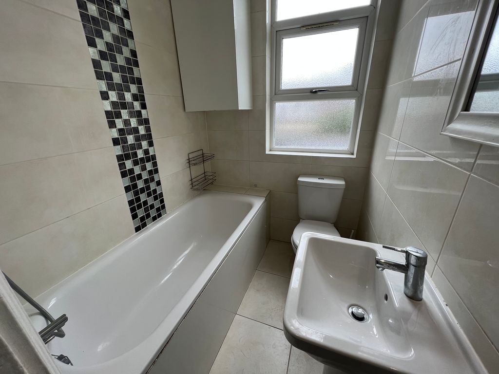 Property photo 3 of 7 Img_7135[1]