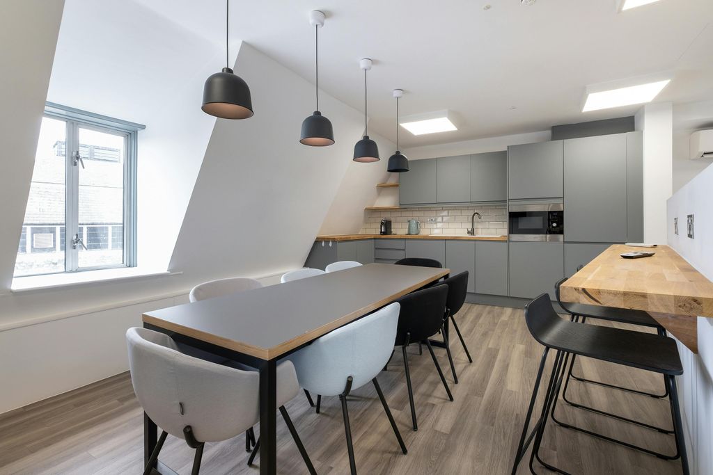 Property photo 3 of 4 Iw040725DL123.Jpg