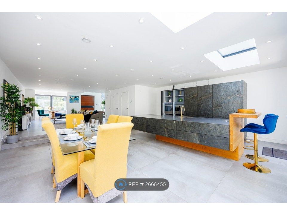 Property photo 3 of 35