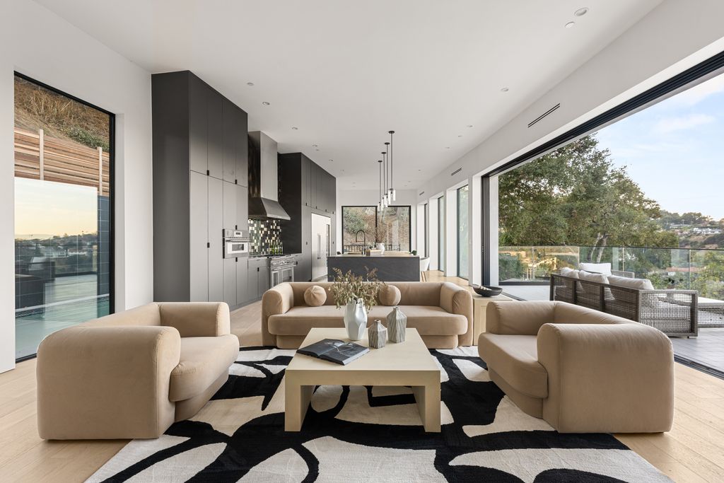 Property photo 3 of 25