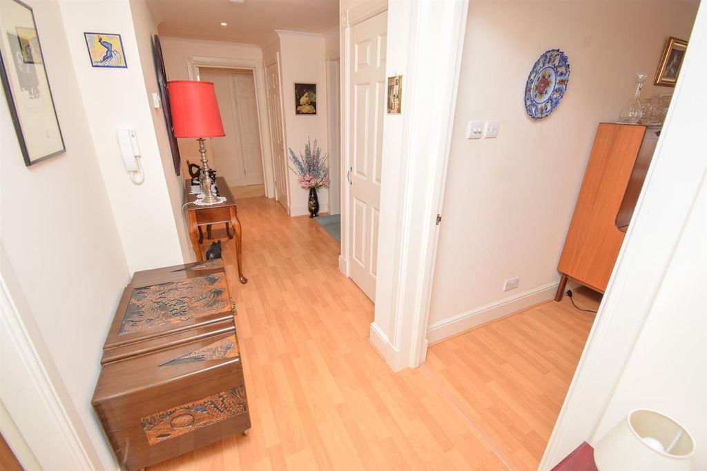 Property photo 3 of 20 Entrance Hall-2.Jpg