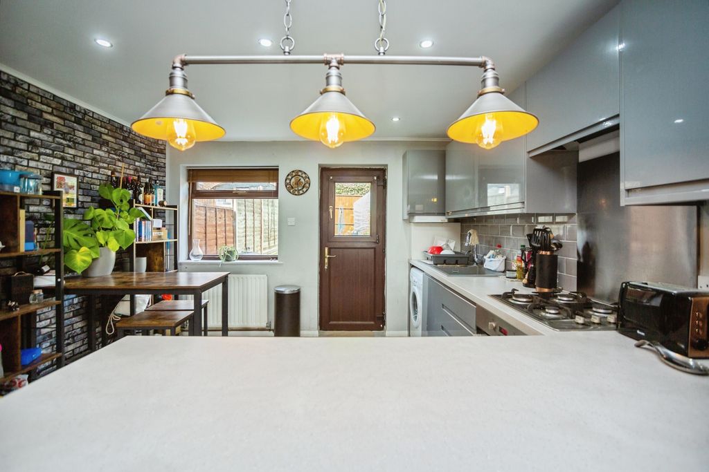 Property photo 3 of 15 Kitchen/Breakfast