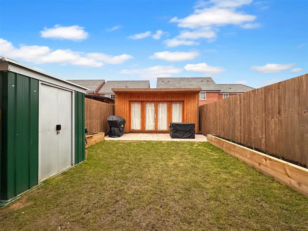 Property photo 3 of 22 Rear Garden 527