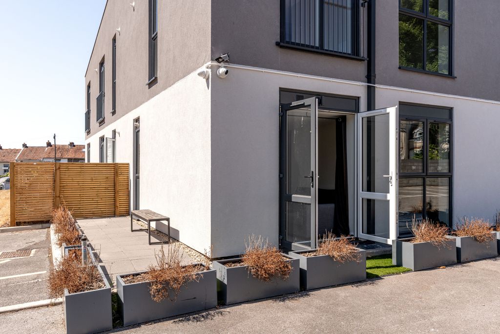 Property photo 1 of 12 A7409194-14