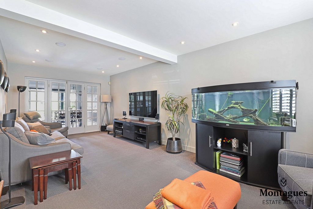 Property photo 2 of 31 Photo 18