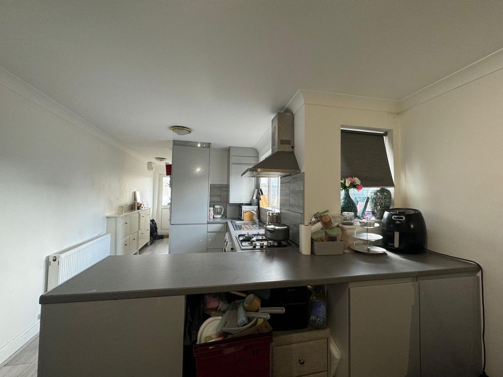 Property photo 2 of 10 Kitchen