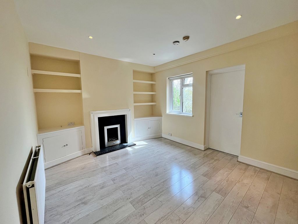 Property photo 2 of 10 Photo 5