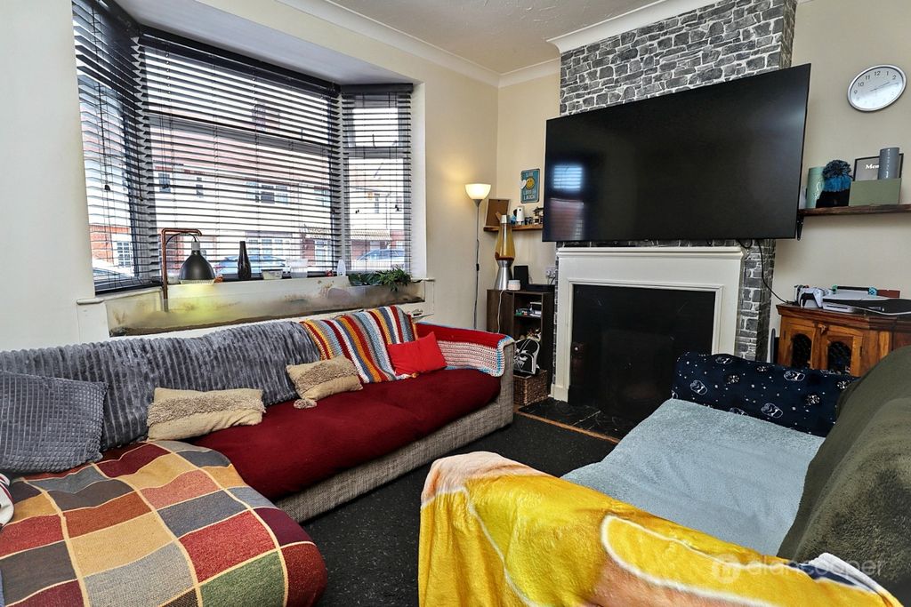 Property photo 2 of 19 5185422