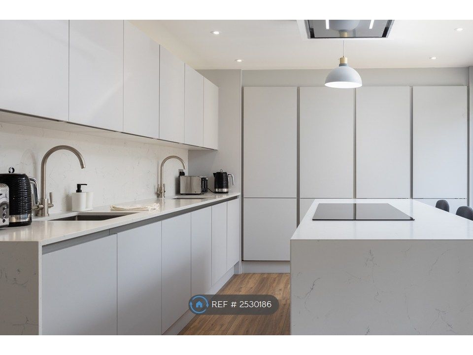 Property photo 2 of 17 Shared Kitchen