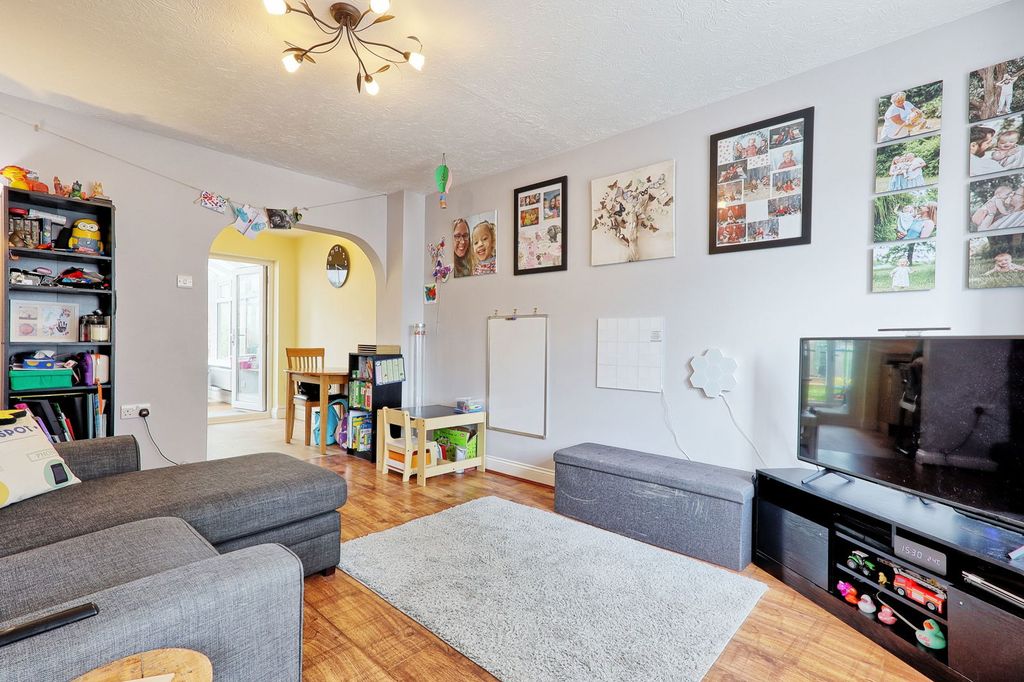 Property photo 2 of 19