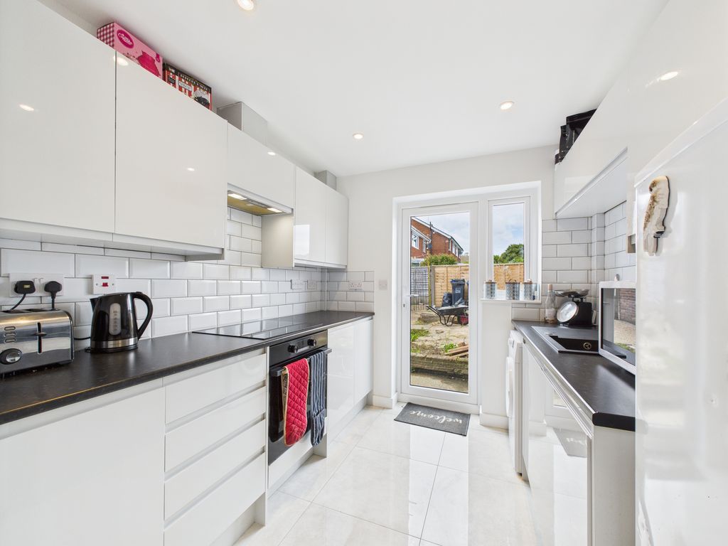 Property photo 1 of 8 Kitchen