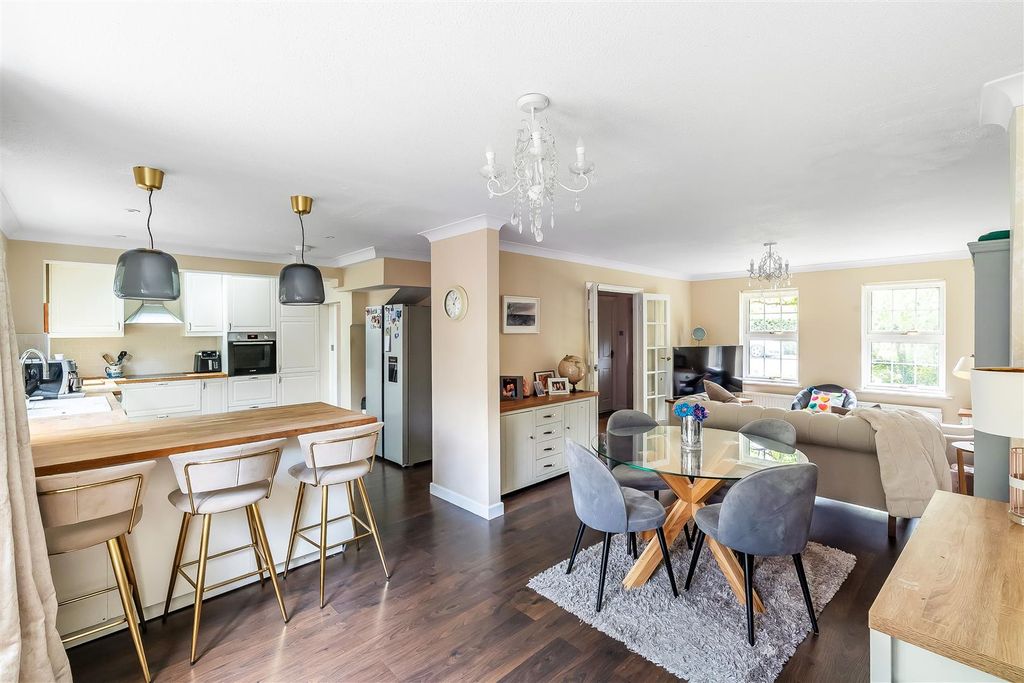 Property photo 3 of 20 14-Wishford-Court-15.Jpg