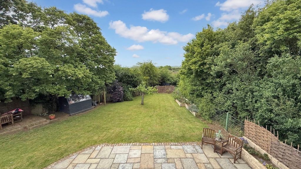 Property photo 3 of 25 Garden