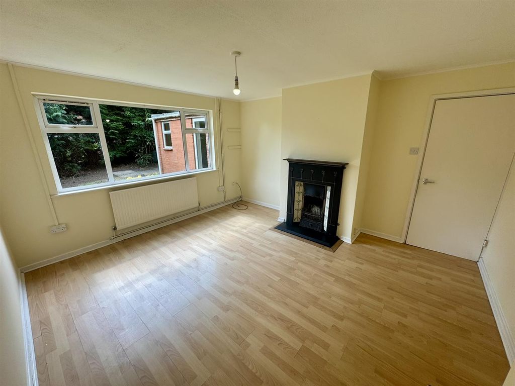 Property photo 2 of 17 Living Room (1/2)
