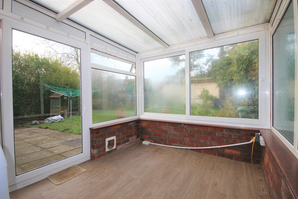 Property photo 3 of 8 Conservatory