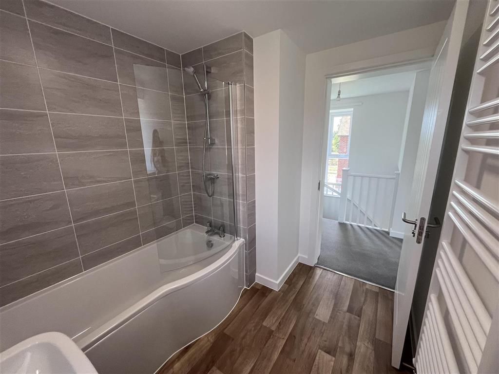 Property photo 2 of 9 Bathroom