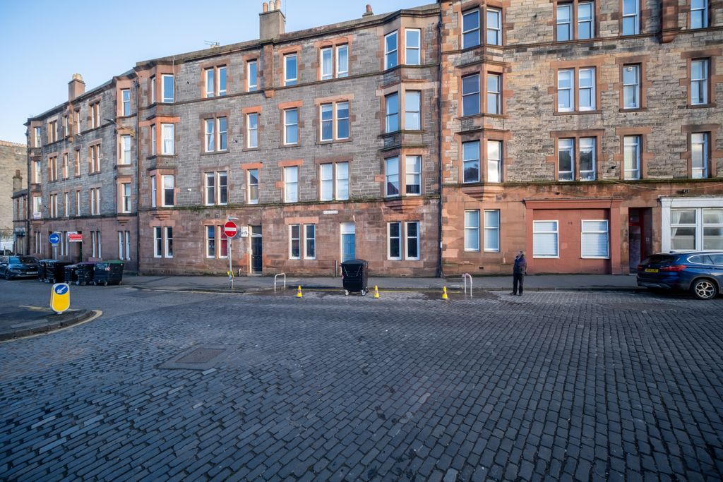 Property photo 1 of 31