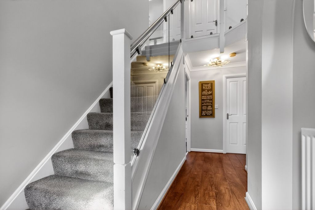 Property photo 2 of 20 Entrance Hall