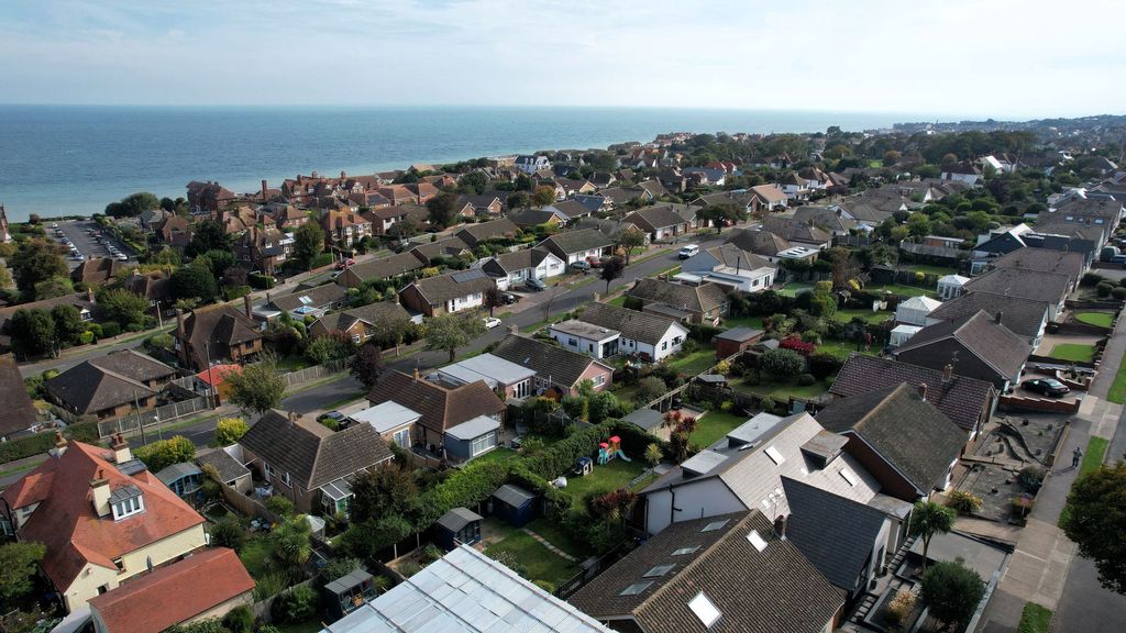 Property photo 2 of 32