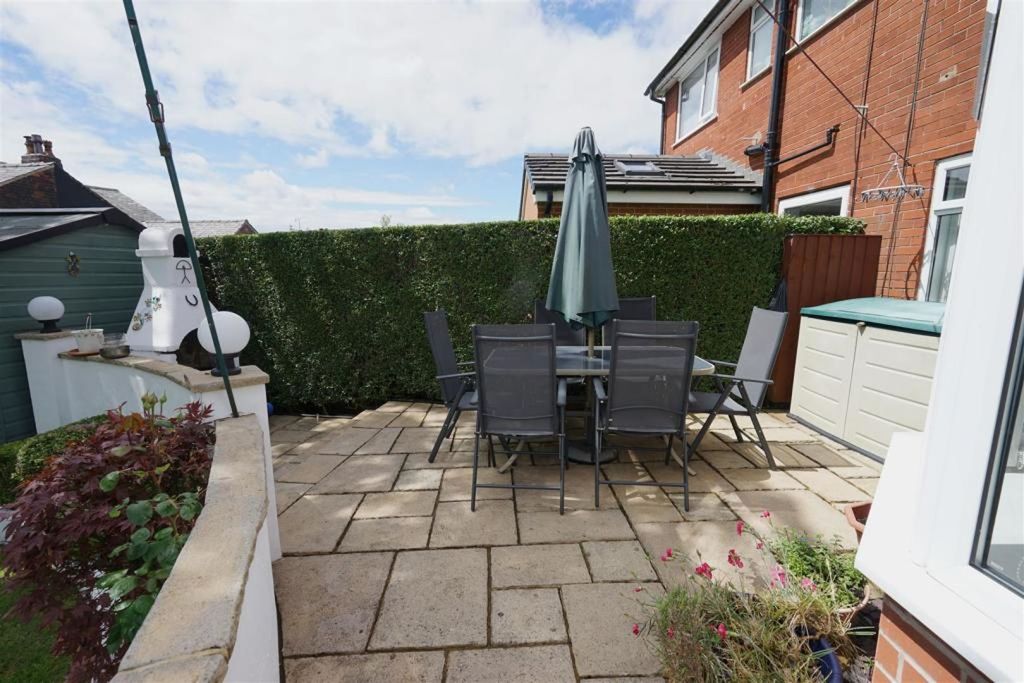 Property photo 3 of 17 Garden