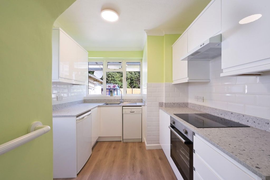 Property photo 2 of 16 Kendor Avenue