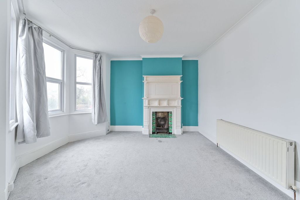 Property photo 2 of 23