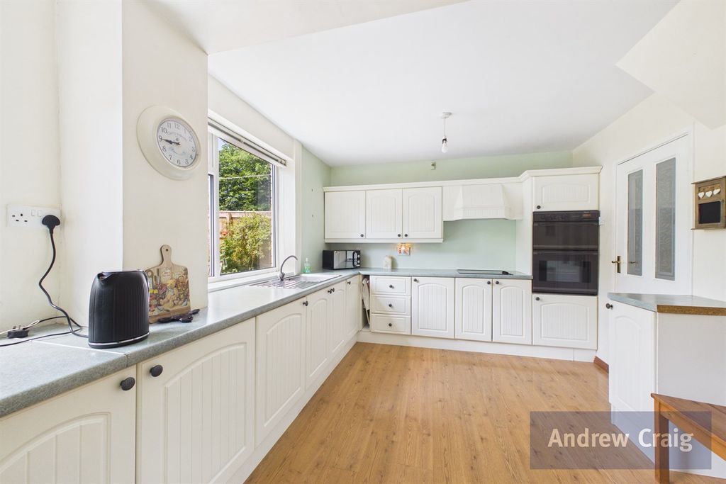 Property photo 3 of 14 Kitchen