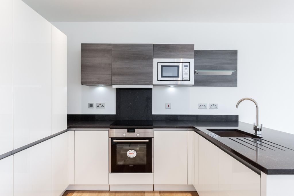 Property photo 3 of 6 Kitchen