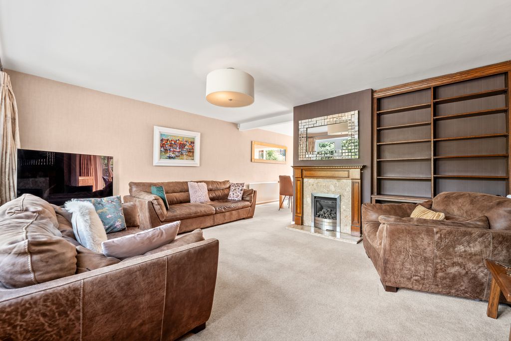 Property photo 2 of 27