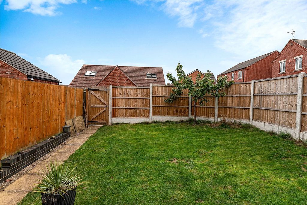 Property photo 2 of 33 Picture No. 11